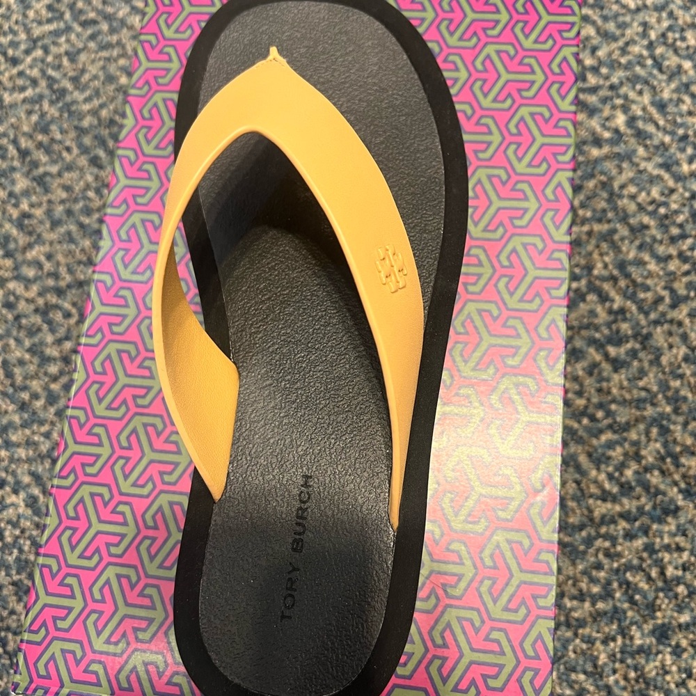 Tory Burch Leather Platform Flip Flops Gingerbread/Black